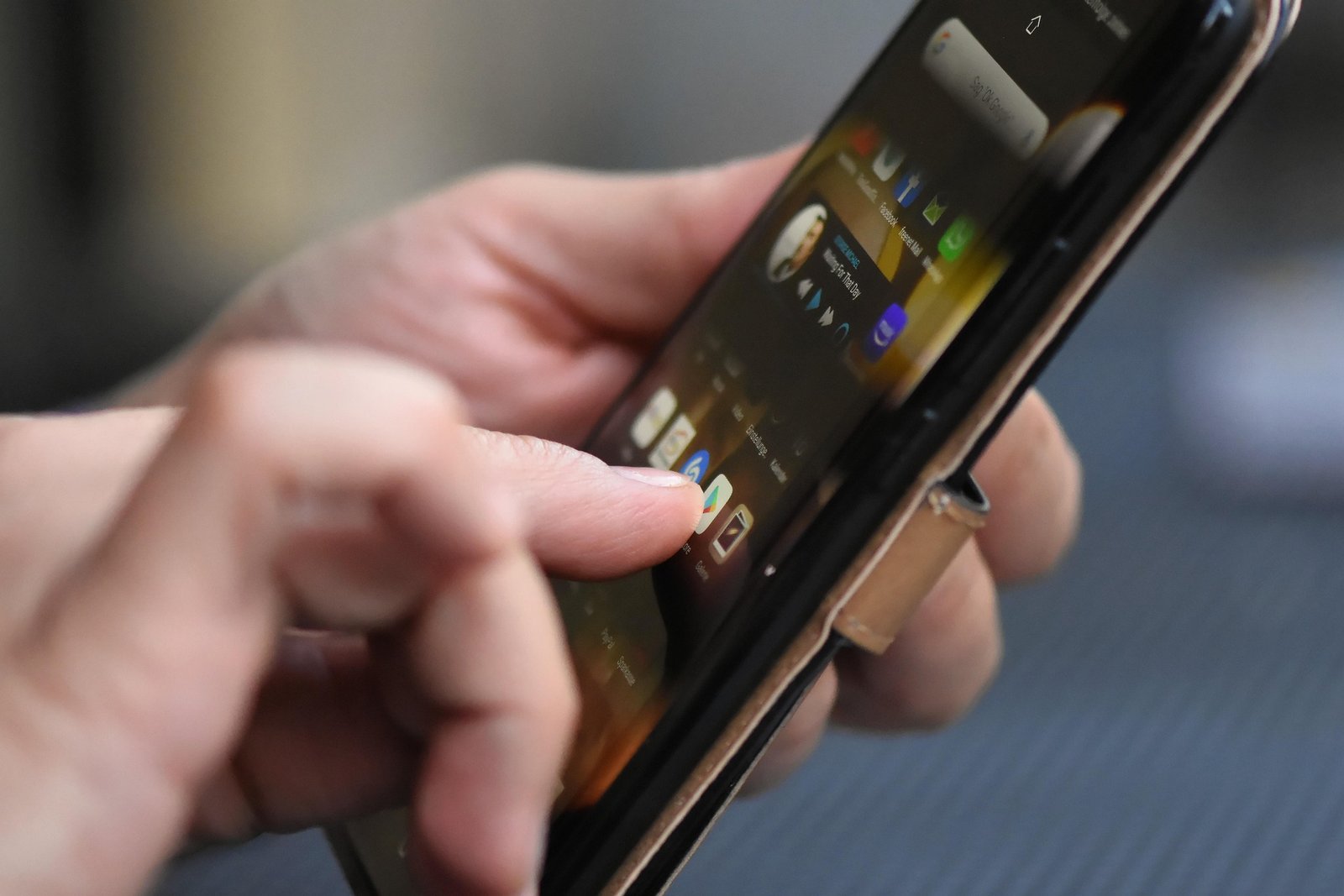 Cracked Screen but Touch Works Fine? Here’s What You Should (and Shouldn’t) Do