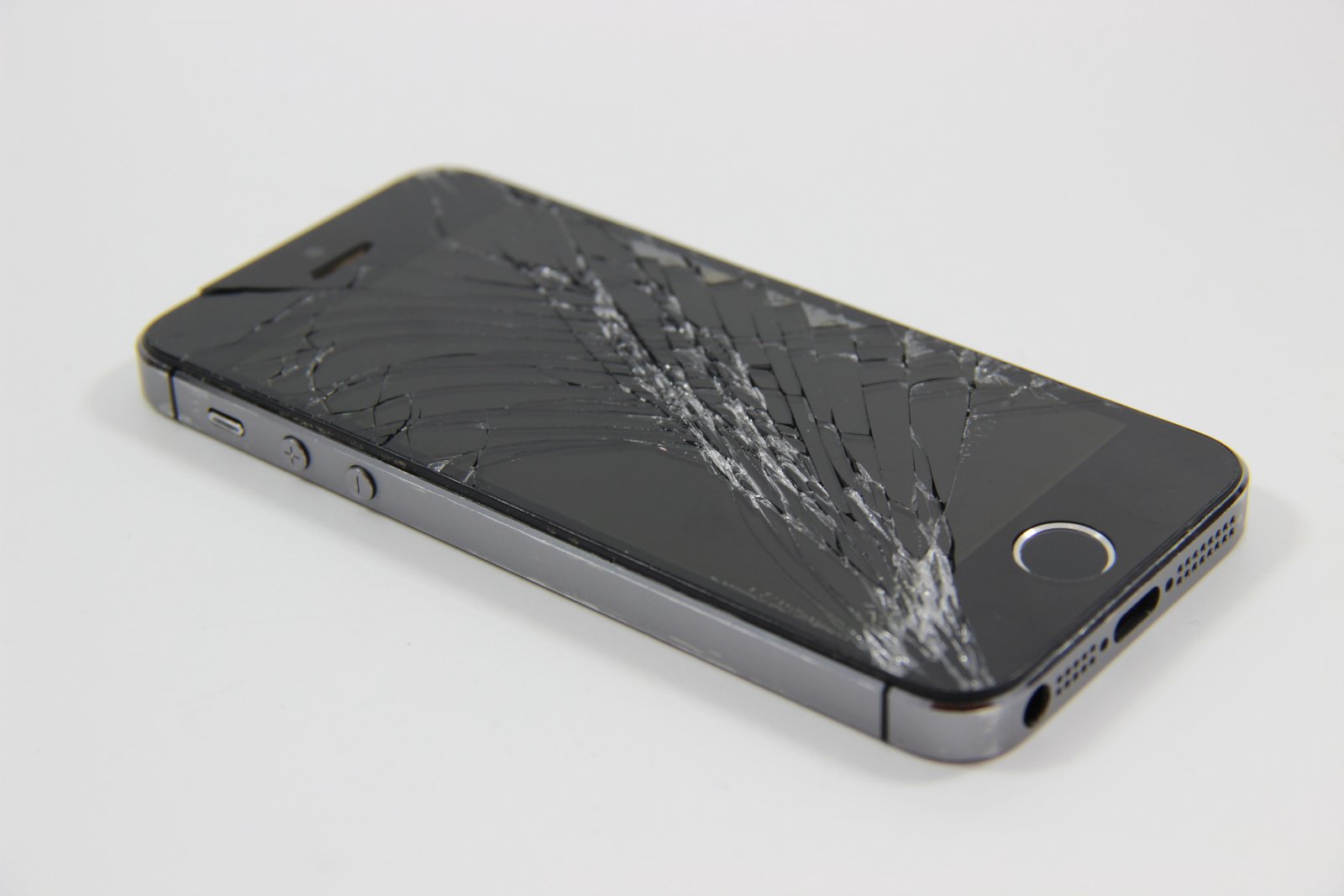 Cracked Back Glass? 5 Signs You Should Replace It Immediately